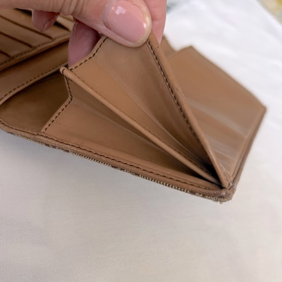 Authentic Gucci Wallet - Picture 11 of 17